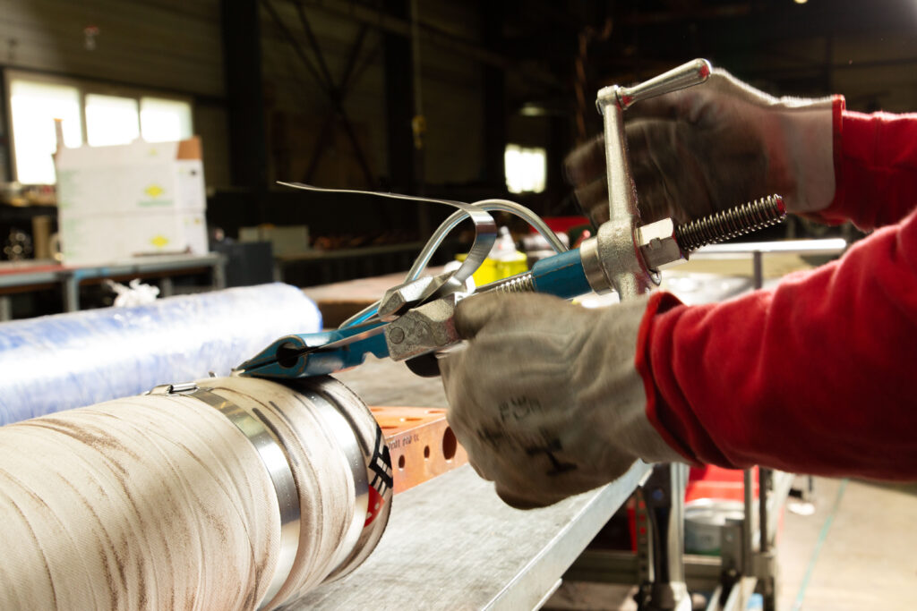 Gainage des câbles refroidis par eau pour l'alimentation électrique des fours industriels